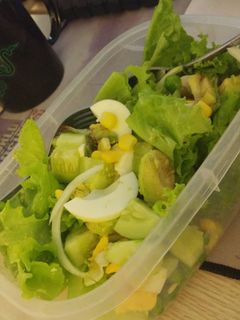 Hình của món Salad bơ cho ngày hè oi bức.