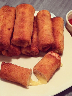 Una foto de Flamenquines con pan molde de queso y jamón