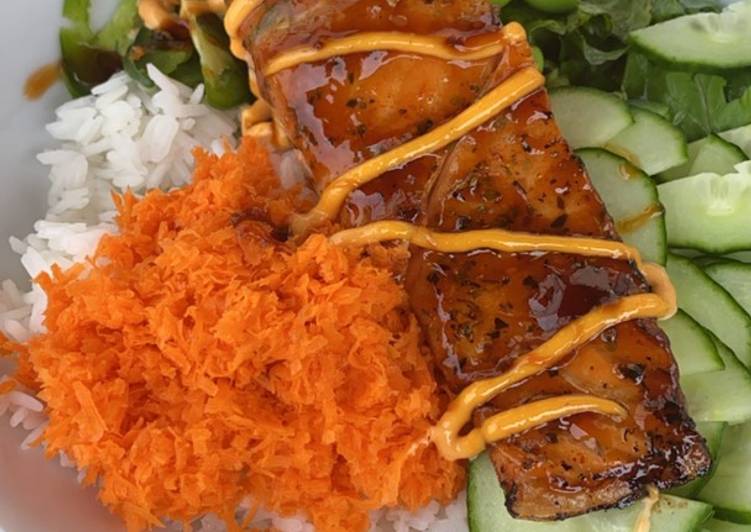How to Cook Yummy Grilled Salmon Poke Bowl
