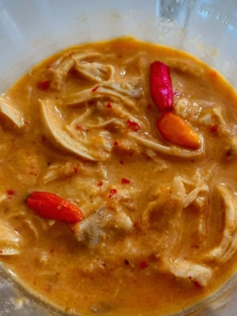 Langkah Mudah untuk Membuat Resep  Asem-asem ayam suwir kukus pedas versi simpel yang Menggugah Selera, Menggugah Selera