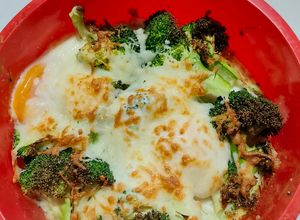 Foto principal de Cazuela gratinada de brócoli con huevos y queso 🥦