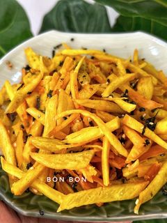 Hình của món Khoai Lang Lắc Rong Biển.