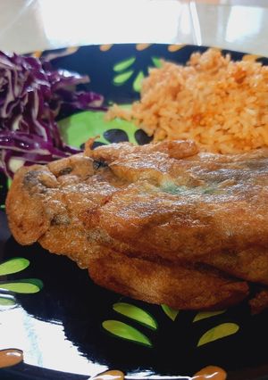 Una foto de Chiles poblanos rellenos