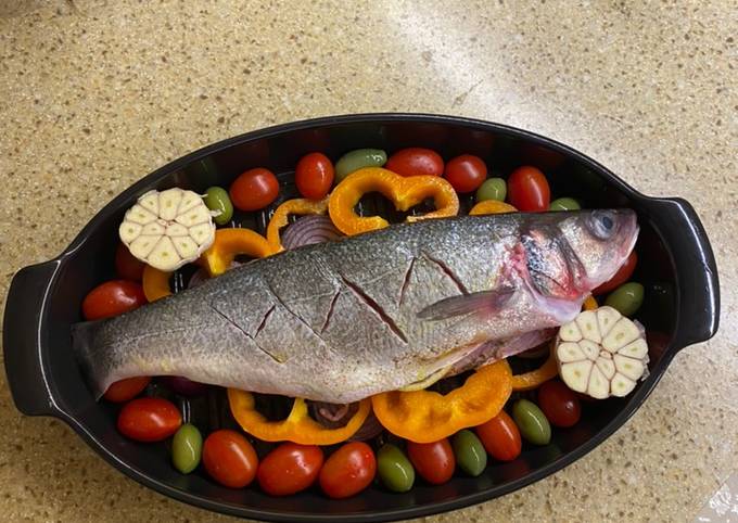 Рыба Сибас с овощами в духовке