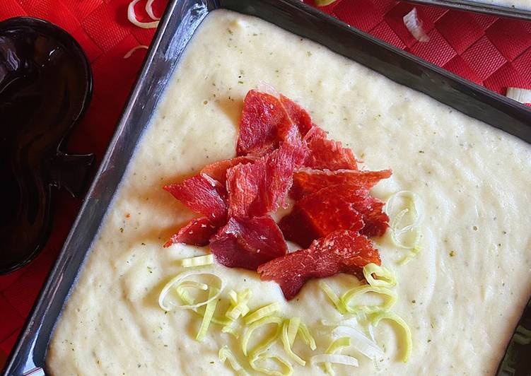 Crema de puerros y calabacín con crujientes de jamón