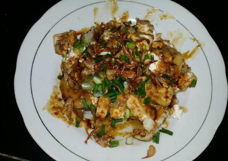 Lontong bumbu tahu