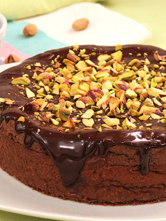 Una foto de Bizcocho con chocolate y pistachos