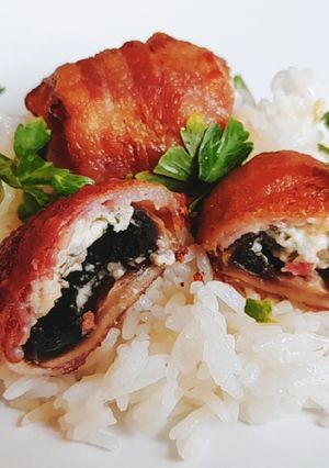 Juhtúróval töltött gomba baconbe tekerve recept fotója