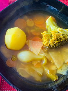 Kurkumás zöldségleves recept fotója