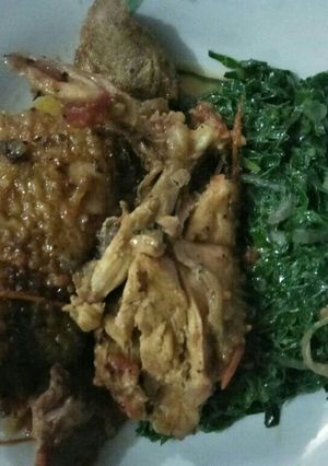 A picture of Kuku Kienyeji na Sukumawiki.