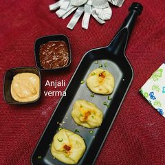 A picture of Sooji pizza Momos.