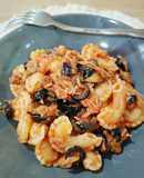 Creste di gallo melanzane, tonno e olive –Pasta con berenjena, atún y aceitunas–