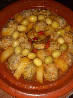 Una foto de Tajine marroquí con sardinas 🐟