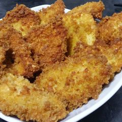 A picture of Crispy chicken fillets with lime.