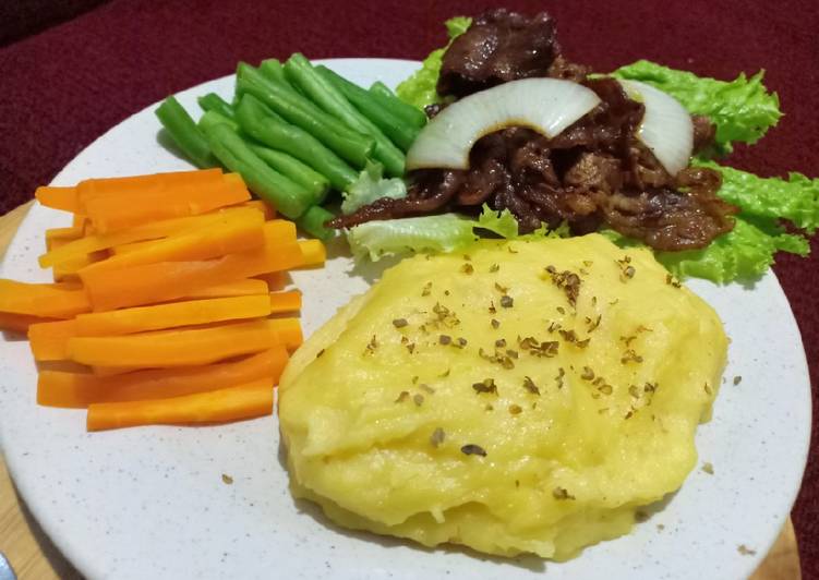 Mashed potato&slice beef grill