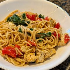 A picture of Lemon garlic chicken spinach pasta.