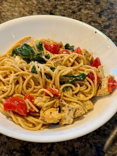 A picture of Lemon garlic chicken spinach pasta.