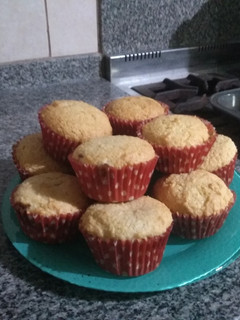 Una foto de Muffins o budín de coco y dulce de leche