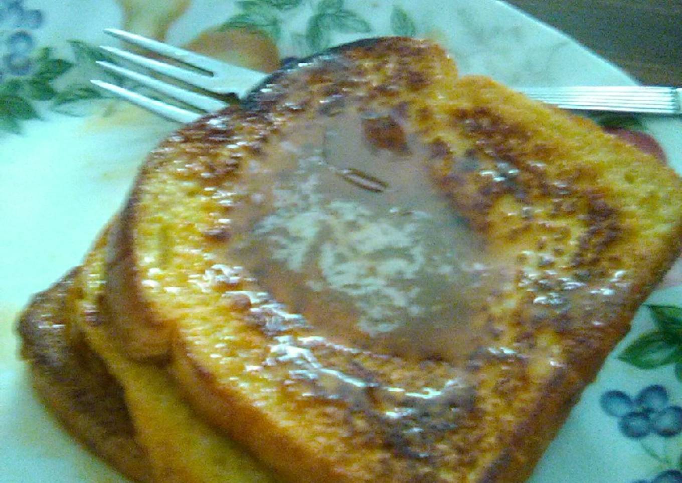 French toast with caramel sauce