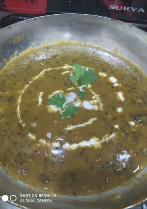A picture of Daal makhni.