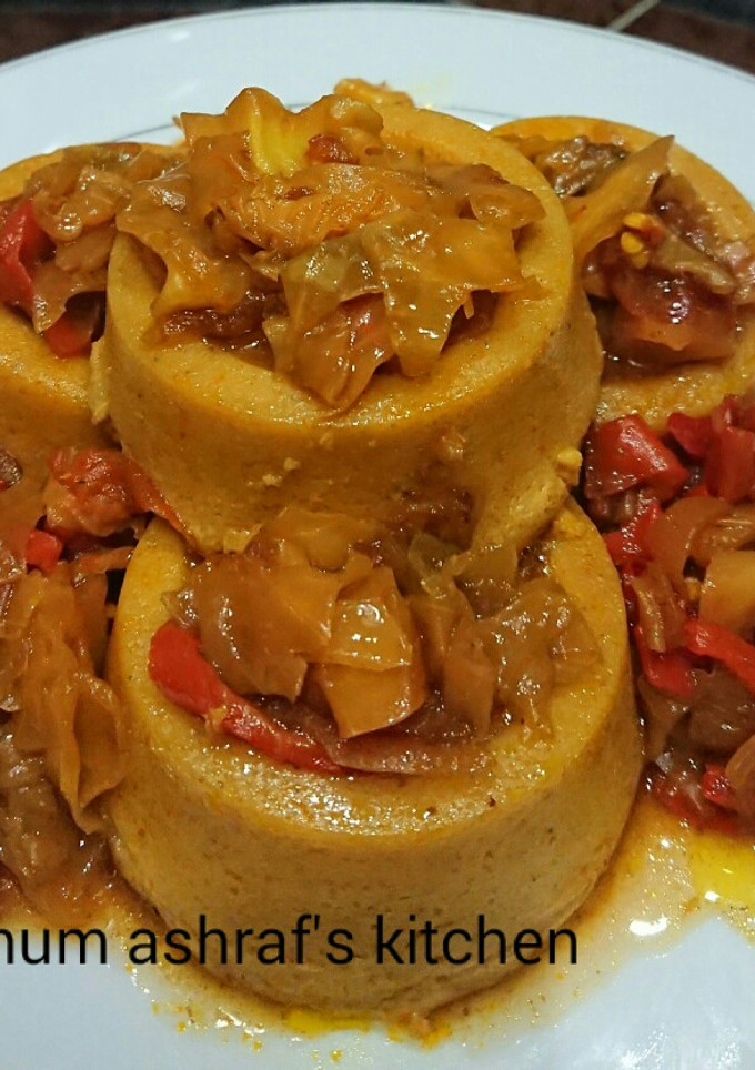 A picture of Moi moi wt cabbage sauce.