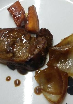 Una foto de Solomillo de cerdo con salsa de aceto balsámico y mostaza