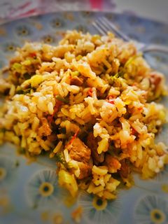 Una foto de Arroz exprés con verduras y atún