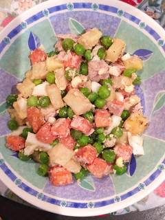 Una foto de Ensalada de patata, ensaladilla rusa