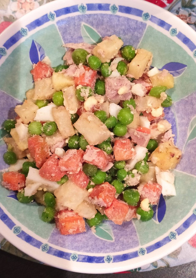 Una foto de Ensalada de patata, ensaladilla rusa