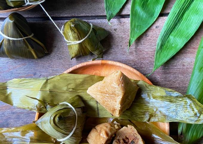 Bacang / Bak Chang Isi Ayam Jamur Shiitake (plus step by step cara membungkusnya)