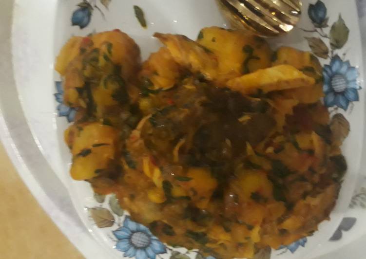 Sweet potatoes porriage with smoked fish and scent leaves