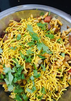 ભેળ (Bhel Recipe In Gujarati) રેસીપી મુખ્ય ફોટો