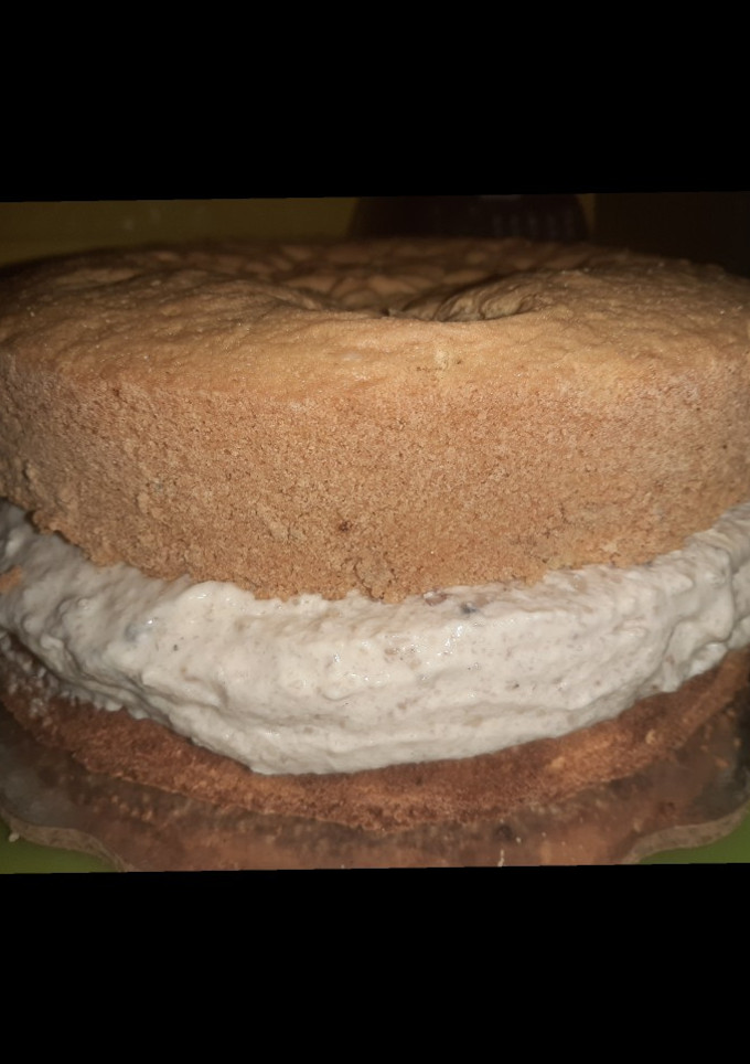 Una foto de Bizcocho de mezcal vainilla mousse de tuna (frambuesa) y leche