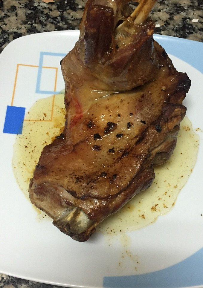 Una foto de Paletilla de cordero lechal asada al horno