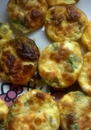 Una foto de Mini omelette de verduras jamón y queso