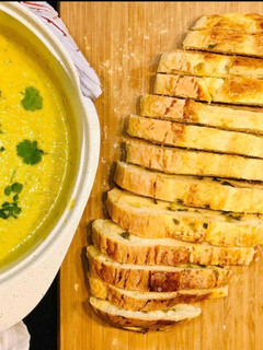A picture of Spring onion bread.