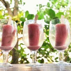 A picture of Strawberry kulfi.
