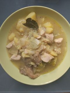 Una foto de Estofado de pollo, patatas y setas