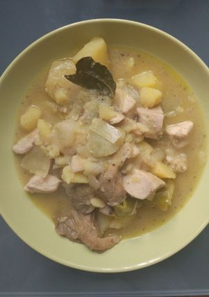 Una foto de Estofado de pollo, patatas y setas