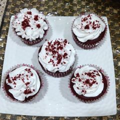 A picture of Red velvet cupcakes.