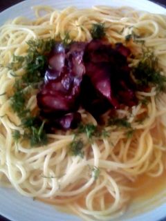 Una foto de Espaguetis 🍜con Salsa de Queso🧀 y Tocineta