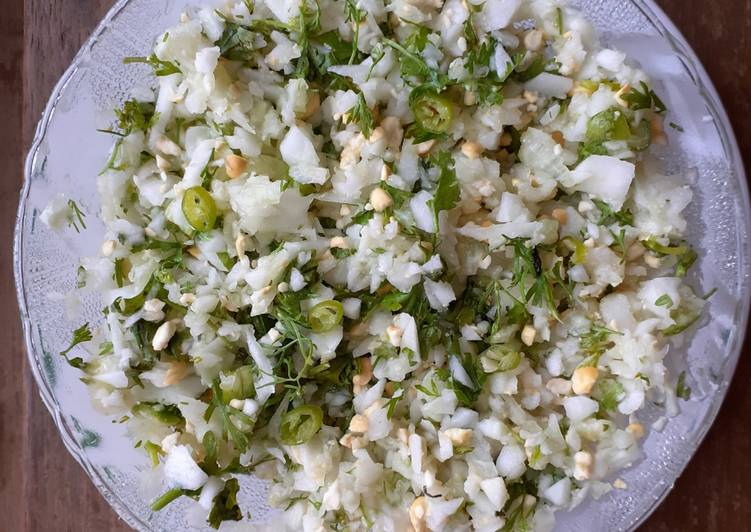 Recipe of Tasty Khaman Kakdi (Cucumber salad)