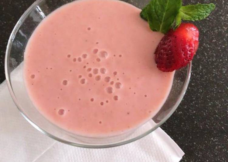 Easiest Way to Make Perfect Strawberry banana smoothie