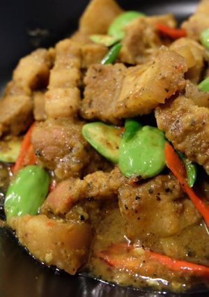 รูปของ หมูสามชั้นผัดเครื่องแกงใต้