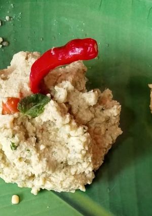 A picture of Moong Chatpata Chutney with Pudina Patta and Ginger.