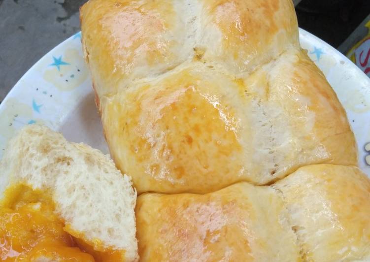 Roti sobek isi selai