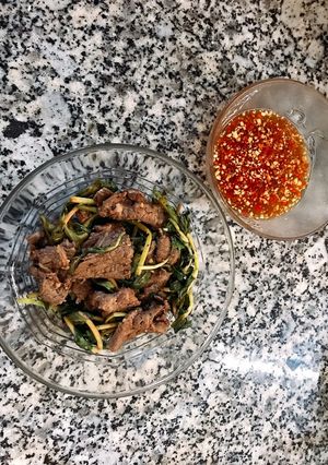 Hình của món Thịt Bò Xào Rau Ôm.