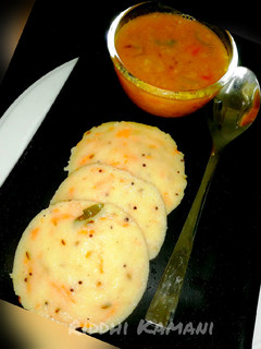 રવા ઈડલી (Rava Idli Recipe In Gujarati) રેસીપી મુખ્ય ફોટો