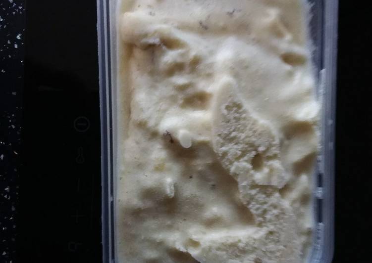 Banana-vanilla ice cream