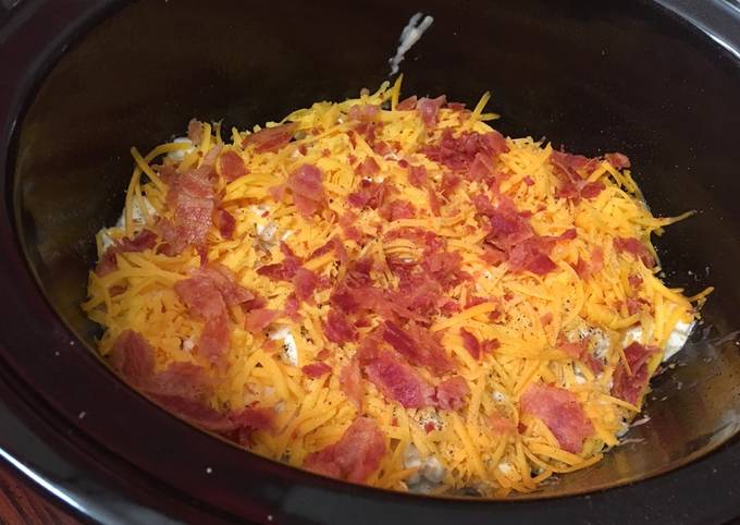 Crock pot bacon cheesy potato casserole recipe